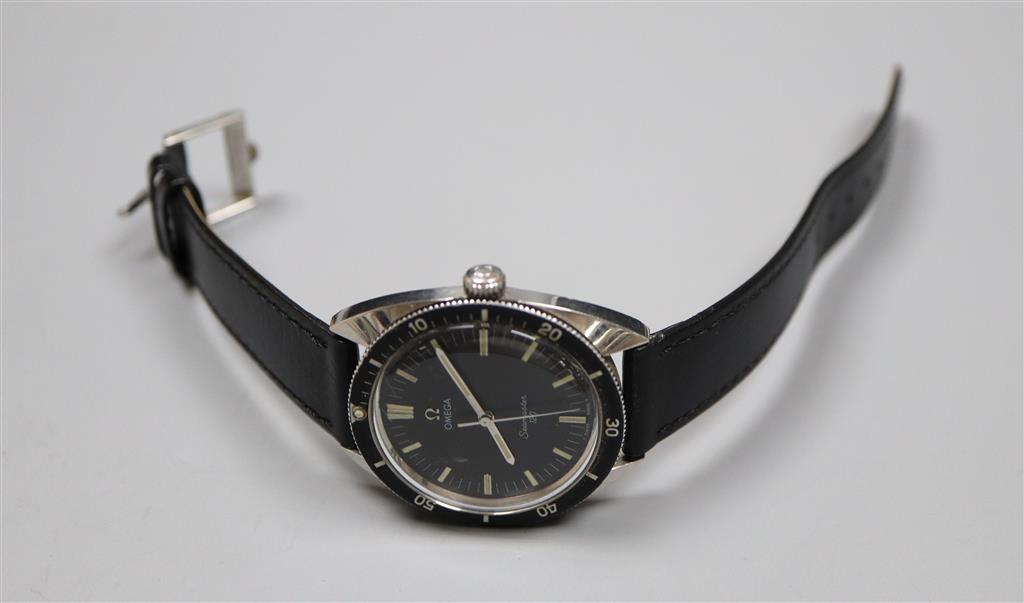 A gentlemans 1960s? stainless steel Omega Seamaster 120 manual wind black dial wrist watch,